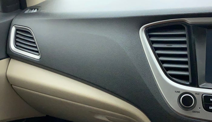 2018 Hyundai Verna 1.6 VTVT SX, Petrol, Manual, 48,811 km, AC Unit - Front vent has minor damage