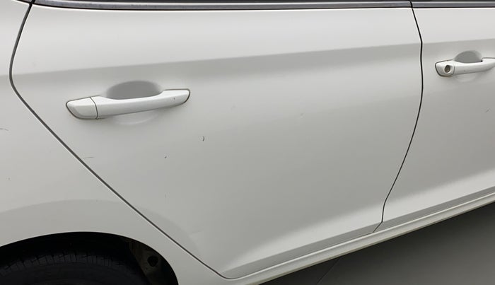 2018 Hyundai Verna 1.6 VTVT SX, Petrol, Manual, 48,811 km, Right rear door - Minor scratches