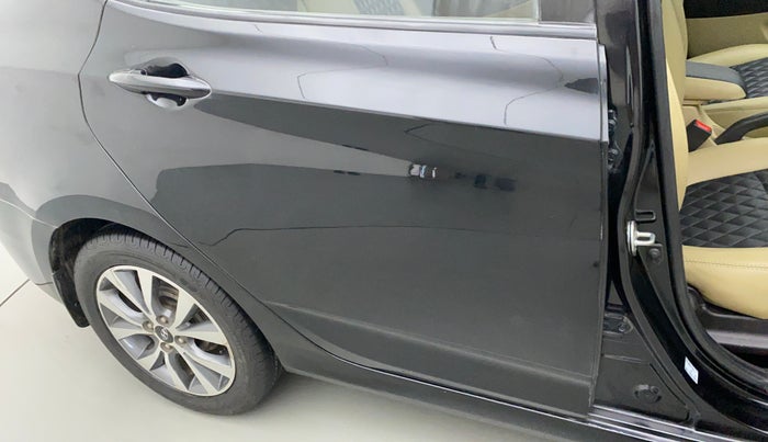 2016 Hyundai Verna 1.6 VTVT SX AT, Petrol, Automatic, 1,13,293 km, Right rear door - Slightly dented