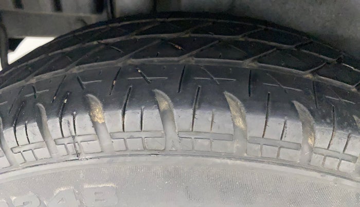 2017 Maruti Swift VXI, Petrol, Manual, 1,00,526 km, Right Rear Tyre Tread