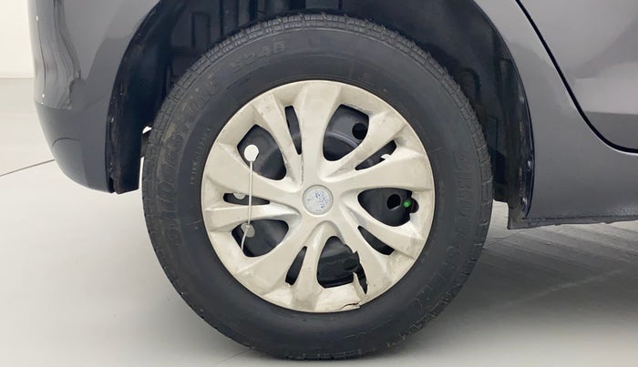 2017 Maruti Swift VXI, Petrol, Manual, 1,00,526 km, Right Rear Wheel