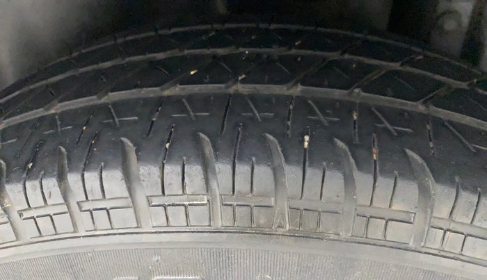 2017 Maruti Swift VXI, Petrol, Manual, 1,00,526 km, Left Rear Tyre Tread