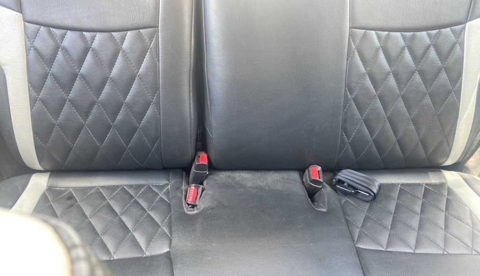 2016 Maruti Swift ZXI, Petrol, Manual, 43,946 km, Second-row right seat - Cover slightly stained