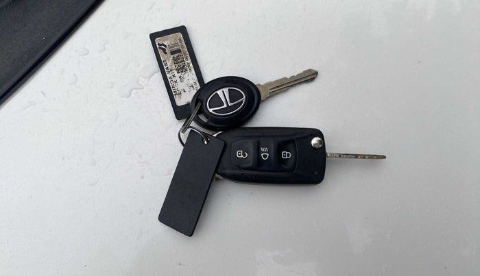 2017 Tata Tiago XM PETROL, Petrol, Manual, 80,310 km, Key Close Up