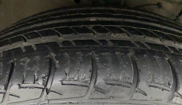2014 Maruti Ertiga VDI, Diesel, Manual, 1,20,026 km, Right Front Tyre Tread