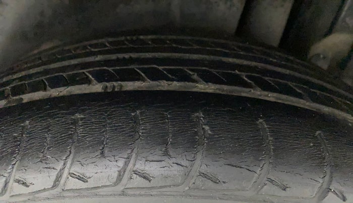 2014 Maruti Ertiga VDI, Diesel, Manual, 1,20,026 km, Left Rear Tyre Tread