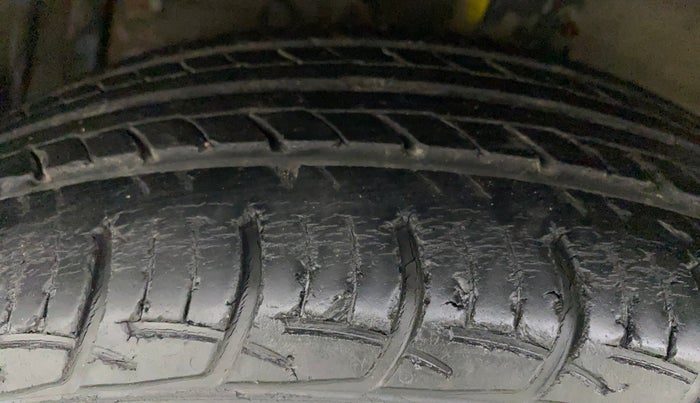 2014 Maruti Ertiga VDI, Diesel, Manual, 1,20,026 km, Left Front Tyre Tread