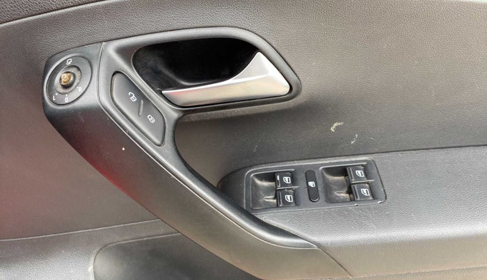 2020 Volkswagen Polo HIGHLINE PLUS 1.0L TSI, Petrol, Manual, 75,545 km, Right front window switch / handle - Master window function not working