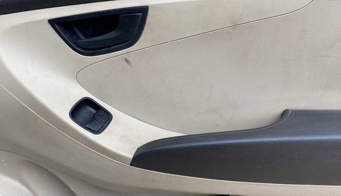 2017 Hyundai Eon ERA +, Petrol, Manual, 81,660 km, Driver Side Door Panels Control