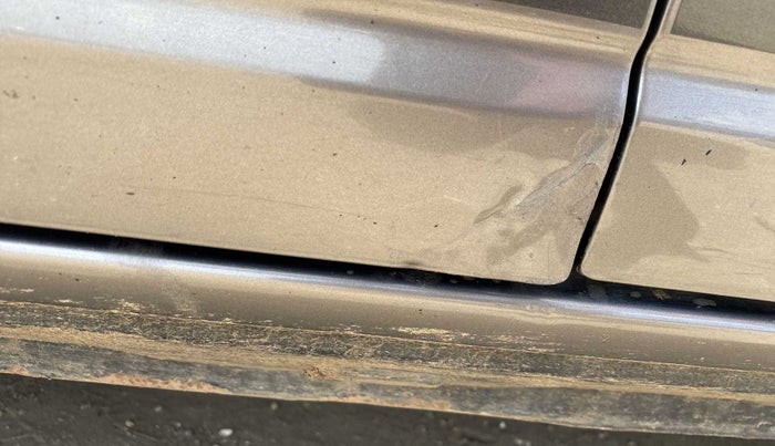 2018 Renault Kwid RXT 1.0 (O), Petrol, Manual, 40,578 km, Front passenger door - Slightly dented