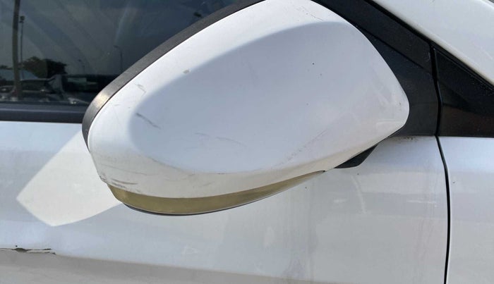 2014 Hyundai Verna FLUIDIC 1.6 VTVT SX, Petrol, Manual, 99,408 km, Right rear-view mirror - Cover has minor damage