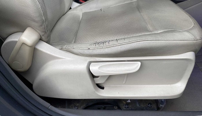 2013 Volkswagen Vento HIGHLINE 1.6 MPI, Petrol, Manual, 84,764 km, Driver Side Adjustment Panel