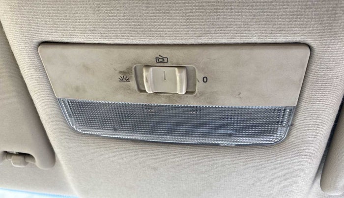 2013 Volkswagen Vento HIGHLINE DIESEL 1.6, Diesel, Manual, 1,10,430 km, Ceiling - Roof light/s not working
