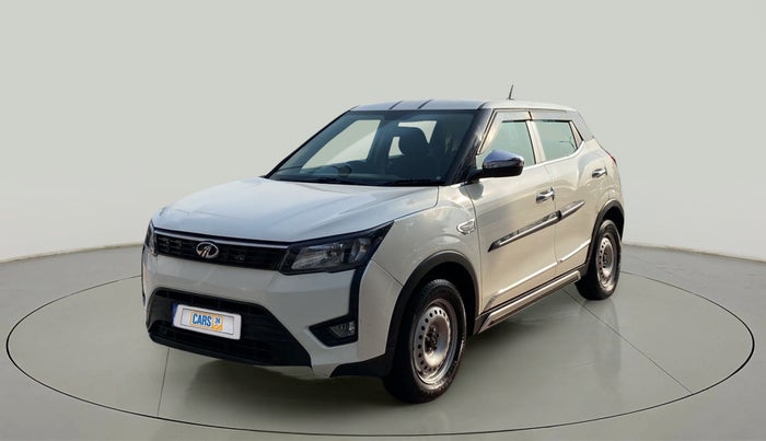 2019 Mahindra XUV 3OO W4 1.5 DIESEL, Diesel, Manual, 90,586 km, Left Front Diagonal