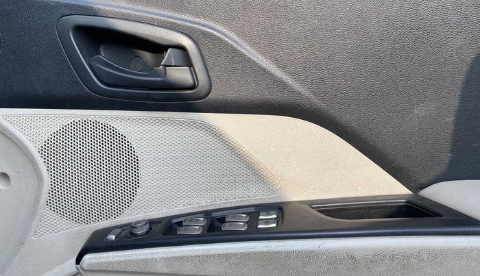 2019 Mahindra XUV300 W4 1.5 DIESEL, Diesel, Manual, 90,586 km, Driver Side Door Panels Control