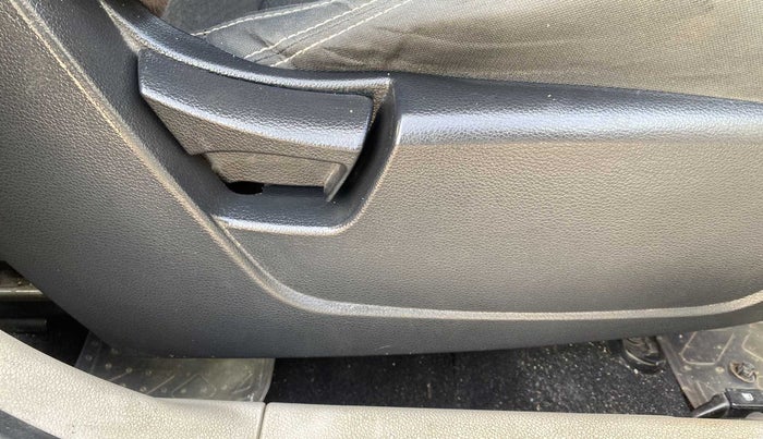 2019 Mahindra XUV 3OO W4 1.5 DIESEL, Diesel, Manual, 90,586 km, Driver Side Adjustment Panel