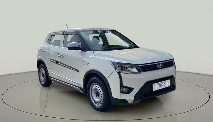 2019 Mahindra XUV 3OO W4 1.5 DIESEL, Diesel, Manual, 90,586 km, Right Front Diagonal