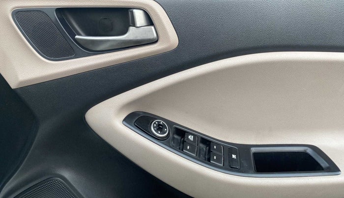 2016 Hyundai Elite i20 MAGNA 1.4 AT, Petrol, Automatic, 16,016 km, Driver Side Door Panels Control