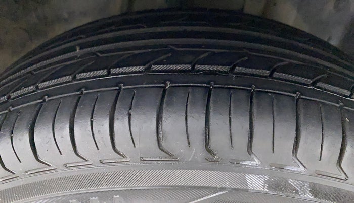2017 Datsun Go T, Petrol, Manual, 38,734 km, Right Front Tyre Tread