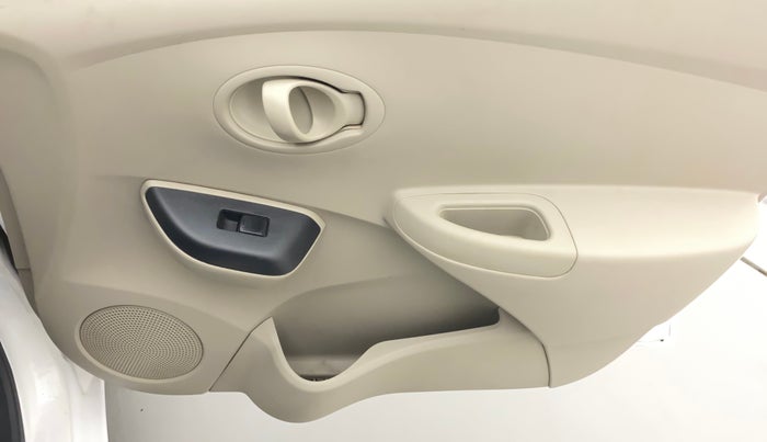 2017 Datsun Go T, Petrol, Manual, 38,734 km, Driver Side Door Panels Control