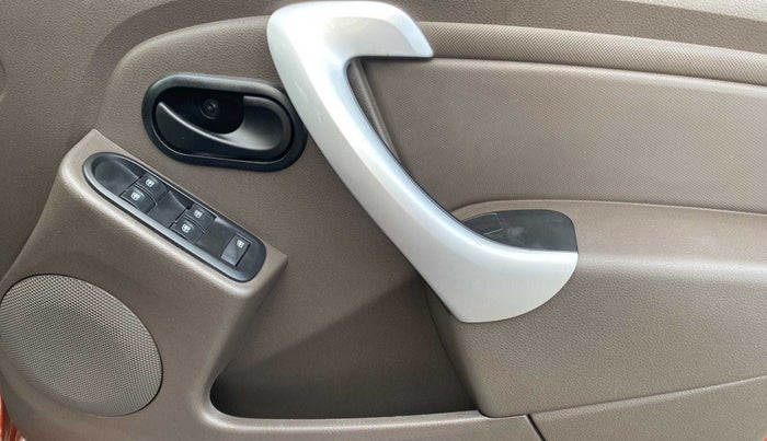 2017 Renault Duster RXE PETROL, Petrol, Manual, 25,781 km, Driver Side Door Panels Control