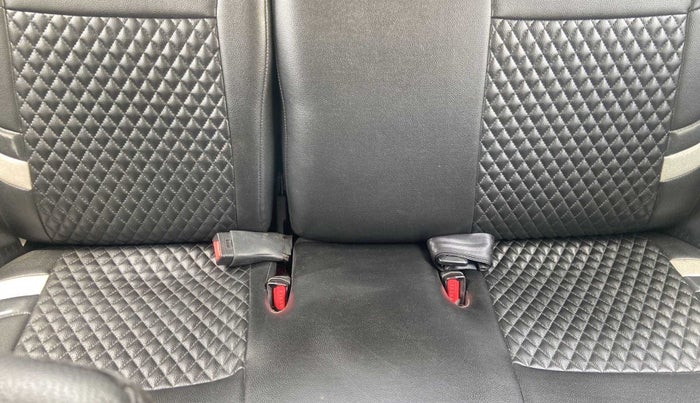 2016 Maruti Swift VXI, Petrol, Manual, 63,411 km, Second-row right seat - Cover slightly stained