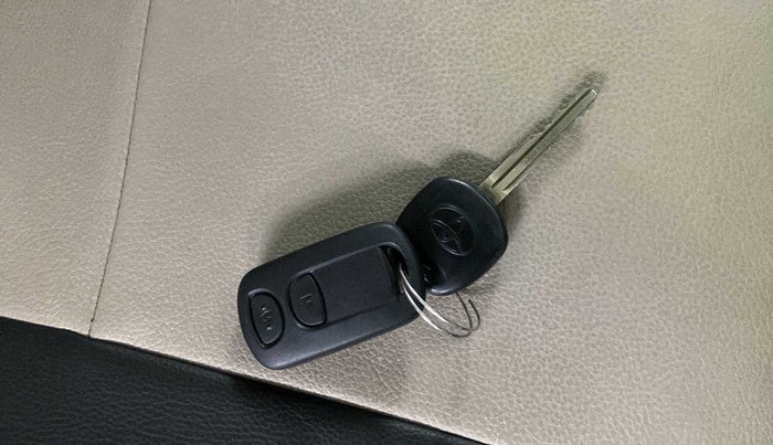 2018 Toyota Etios Liva V, CNG, Manual, 43,408 km, Key Close Up