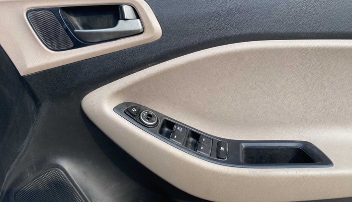 2017 Hyundai Elite i20 SPORTZ 1.2, Petrol, Manual, 32,068 km, Driver Side Door Panels Control