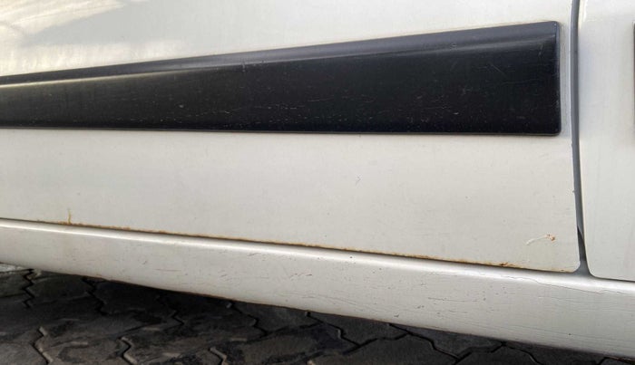 2015 Maruti Wagon R 1.0 VXI, Petrol, Manual, 69,973 km, Front passenger door - Minor scratches