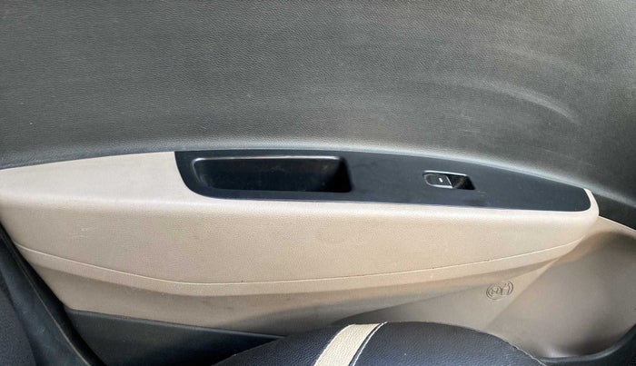 2019 Hyundai Grand i10 SPORTZ 1.2 KAPPA VTVT, Petrol, Manual, 70,913 km, Left front window switch / handle - Switch/handle not functional