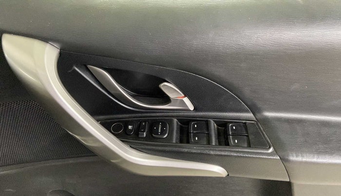2019 Mahindra XUV500 W7, Diesel, Manual, 43,994 km, Driver Side Door Panels Control