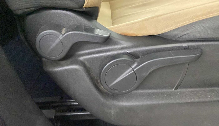 2019 Mahindra XUV500 W7, Diesel, Manual, 43,994 km, Driver Side Adjustment Panel