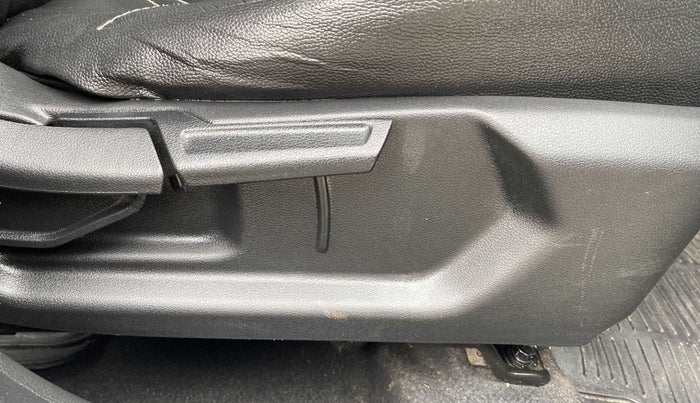 2019 Hyundai VENUE SX 1.0 TURBO, Petrol, Manual, 29,243 km, Driver Side Adjustment Panel