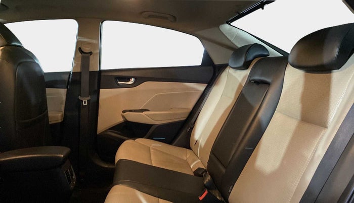 2017 Hyundai Verna 1.6 VTVT SX (O) AT, Petrol, Automatic, 43,605 km, Right Side Rear Door Cabin
