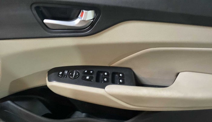 2017 Hyundai Verna 1.6 VTVT SX (O) AT, Petrol, Automatic, 43,605 km, Driver Side Door Panels Control