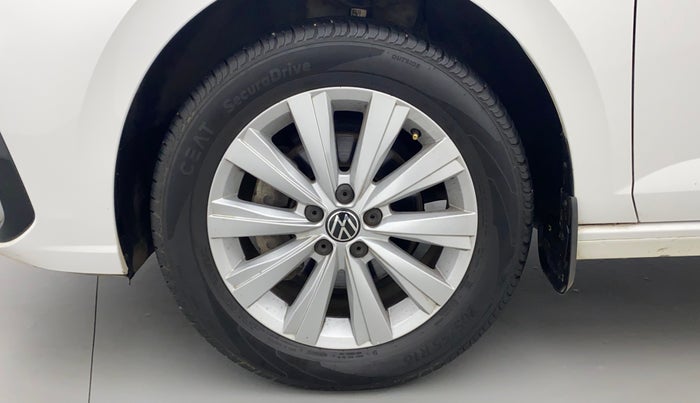 2022 Volkswagen VIRTUS HIGHLINE TSI 1.0 MT, Petrol, Manual, 22,699 km, Left Front Wheel