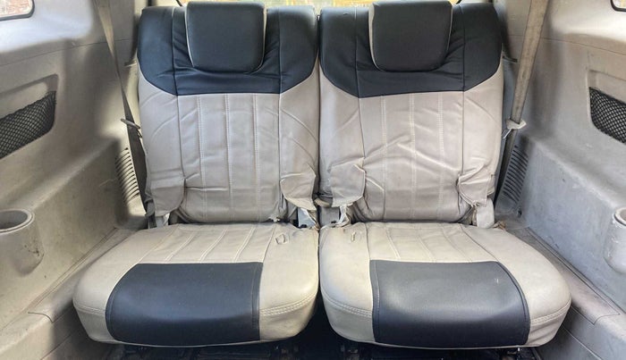 2017 Mahindra XUV500 W6, Diesel, Manual, 87,622 km, Third-row left seat - Cover slightly stained
