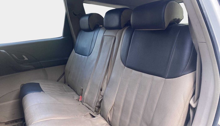 2017 Mahindra XUV500 W6, Diesel, Manual, 88,697 km, Right Side Rear Door Cabin