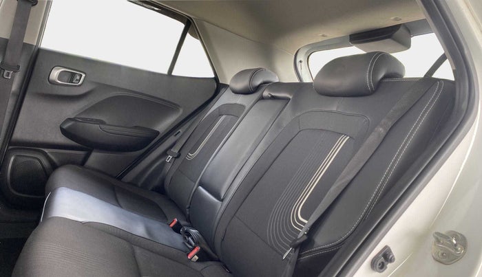 2020 Hyundai VENUE SX (O) 1.5 CRDI, Diesel, Manual, 54,268 km, Right Side Rear Door Cabin