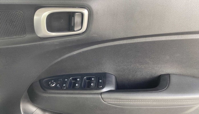 2020 Hyundai VENUE SX (O) 1.5 CRDI, Diesel, Manual, 54,268 km, Driver Side Door Panels Control
