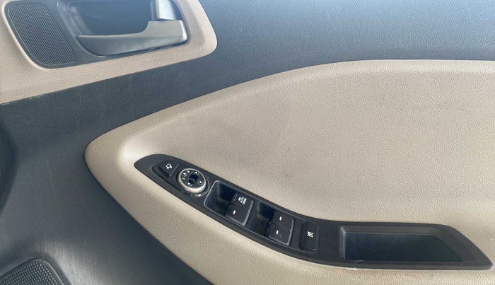 2017 Hyundai Elite i20 SPORTZ 1.2, Petrol, Manual, 32,278 km, Driver Side Door Panels Control
