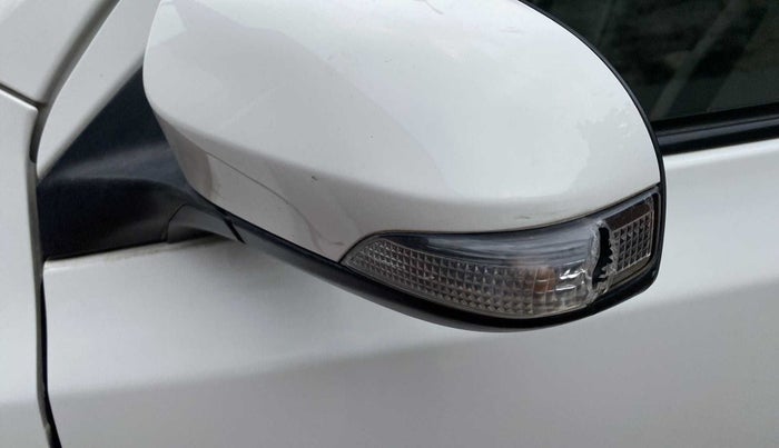 2017 Toyota Etios Liva VX, Petrol, Manual, 47,817 km, Left rear-view mirror - Indicator light has minor damage