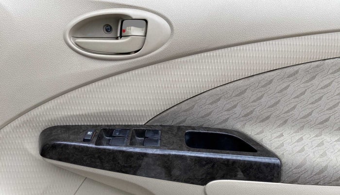 2017 Toyota Etios Liva VX, Petrol, Manual, 47,817 km, Driver Side Door Panels Control