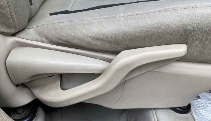 2017 Toyota Etios Liva VX, Petrol, Manual, 47,817 km, Driver Side Adjustment Panel