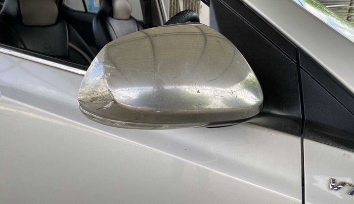 2015 Hyundai Xcent S 1.2, Petrol, Manual, 48,060 km, Right rear-view mirror - ORVM switch has minor damage