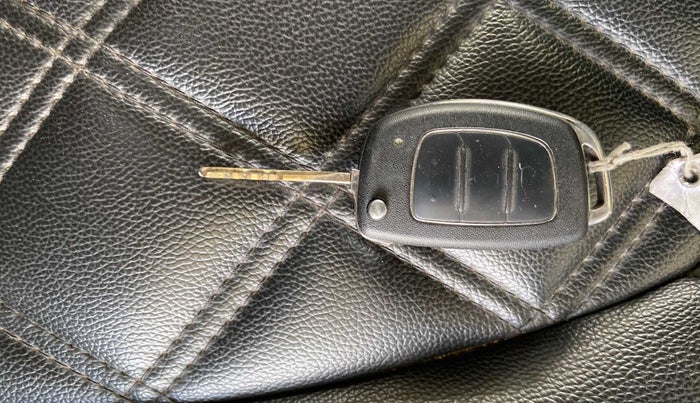 2015 Hyundai Xcent S 1.2, Petrol, Manual, 48,060 km, Key Close Up