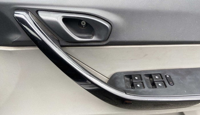 2016 Tata Tiago XT PETROL, Petrol, Manual, 60,104 km, Driver Side Door Panels Control