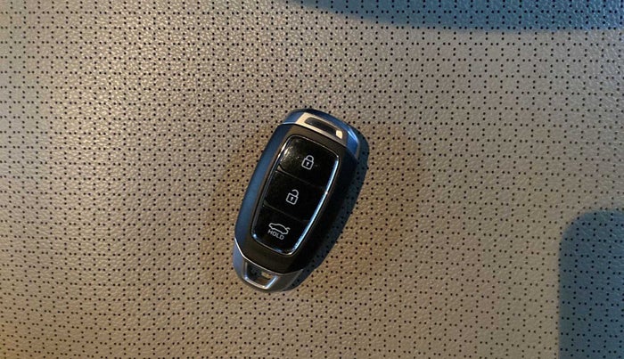 2019 Hyundai Verna 1.6 VTVT SX O, Petrol, Manual, 33,991 km, Key Close Up