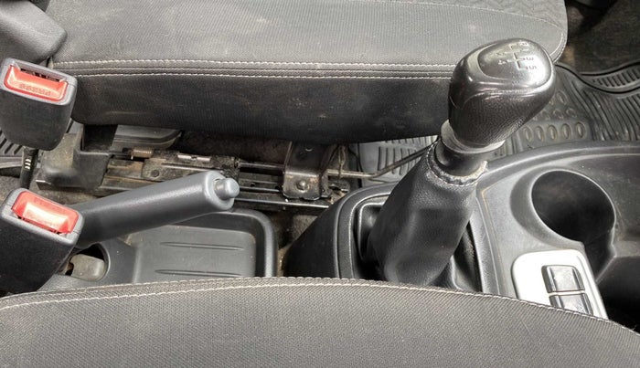 2017 Datsun Redi Go T (O), Petrol, Manual, 55,770 km, Gear Lever