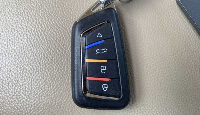 2018 Maruti Ciaz ZETA 1.4  MT PETROL, Petrol, Manual, 98,371 km, Lock system - Keyless sensor not working